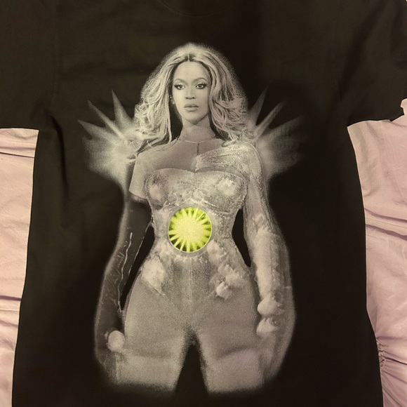 EXCLUSIVE BEYONCÉ RENAISSANCE TORONTO FLAGSHIP TSHIRT WE SHUT THE CITY DOWN - Picture 8 of 8